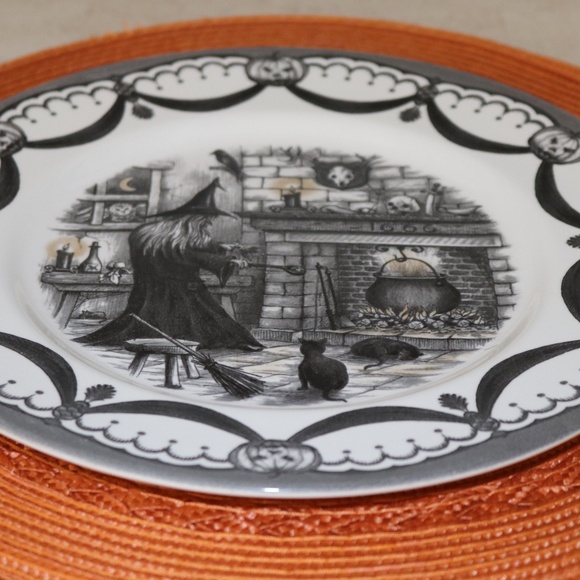 ROYAL STAFFORD HALLOWEEN WICKED WITCH DINNER PLATES - MADE IN ENGLAND -S/4- NEW